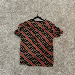 Fendi T-shirt wore only One time fits to big